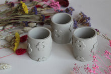 Load image into Gallery viewer, Floral Concrete Votive
